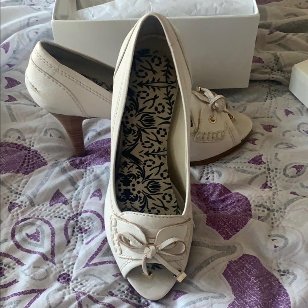 Shoes - Picture 2 of 4